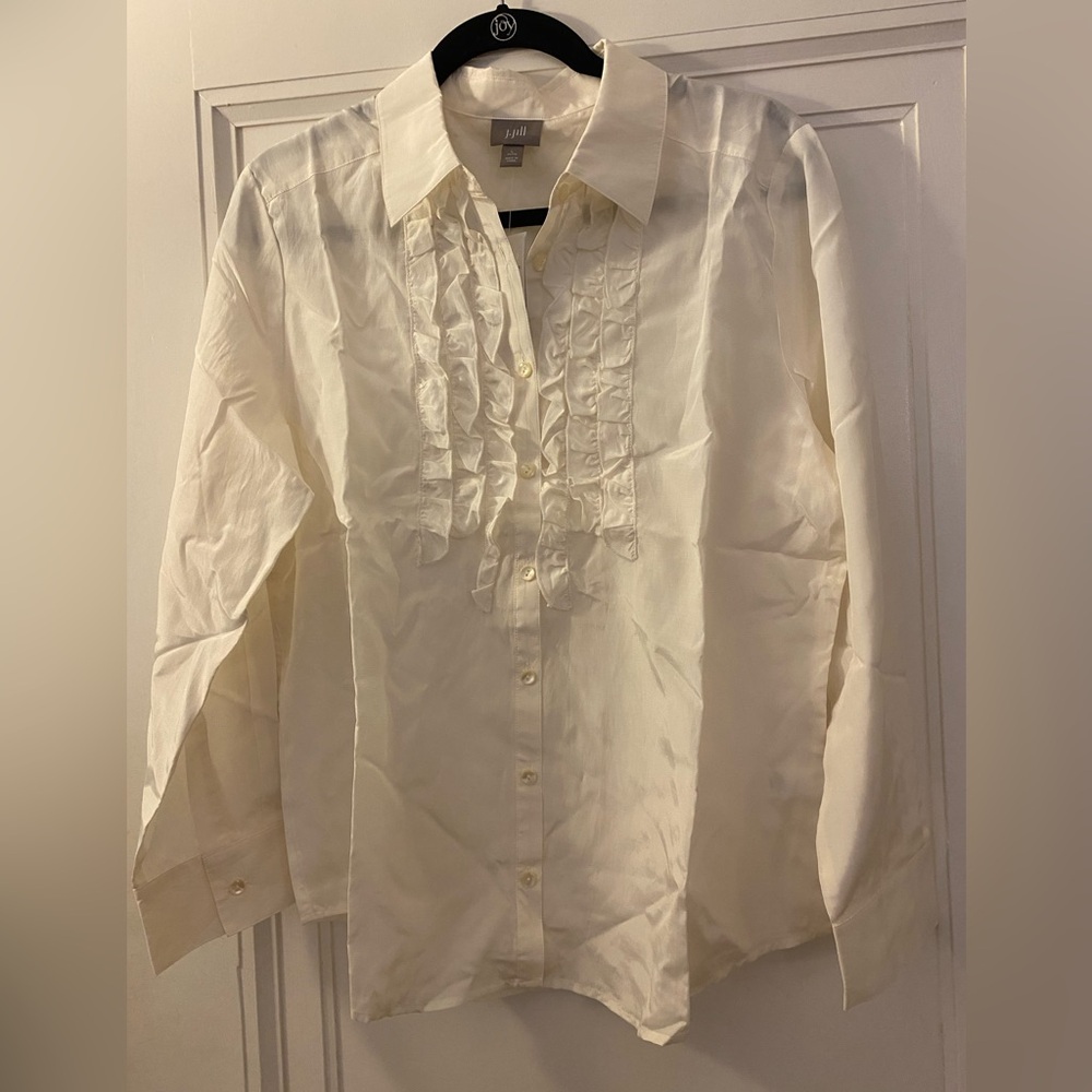 Nwt j jill brand large petite cream long sleeve blouse . Ruffles in front
